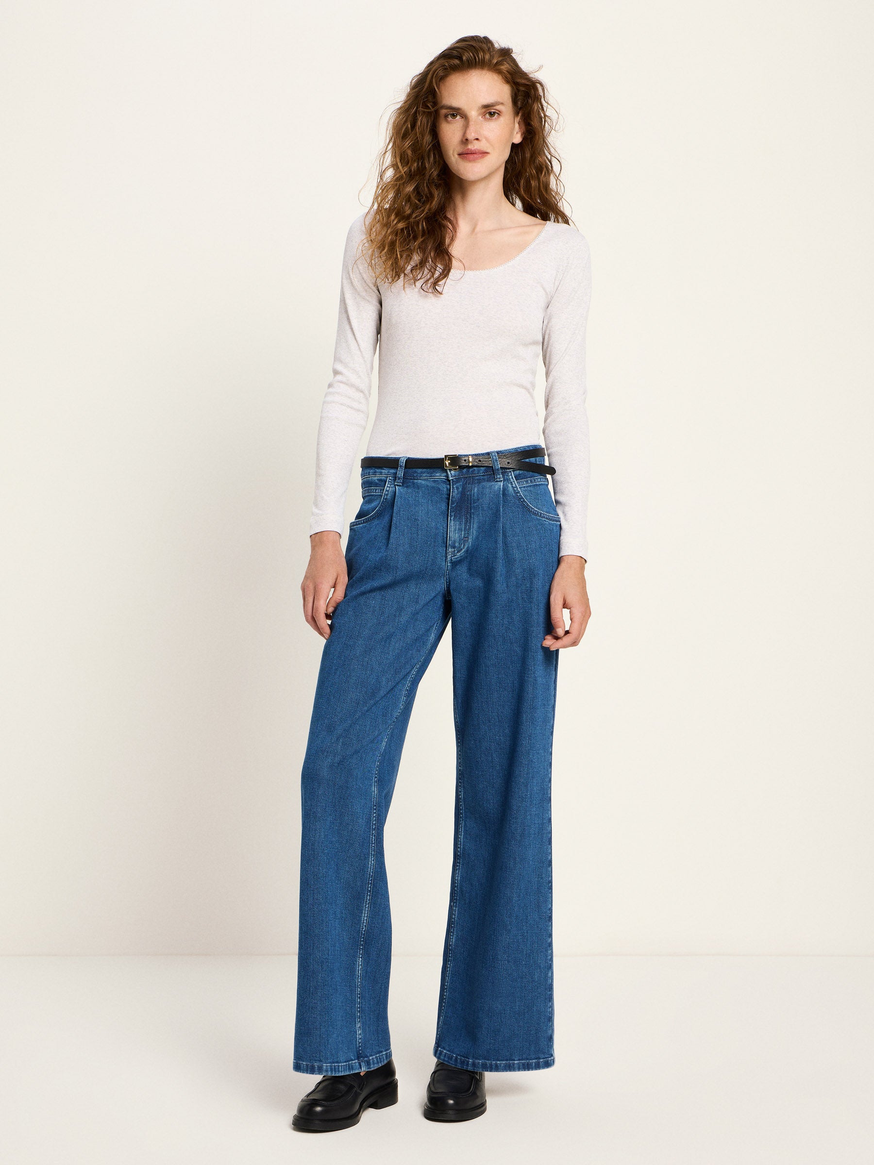 Marlene jeans with pleats (GOTS) - Main Image