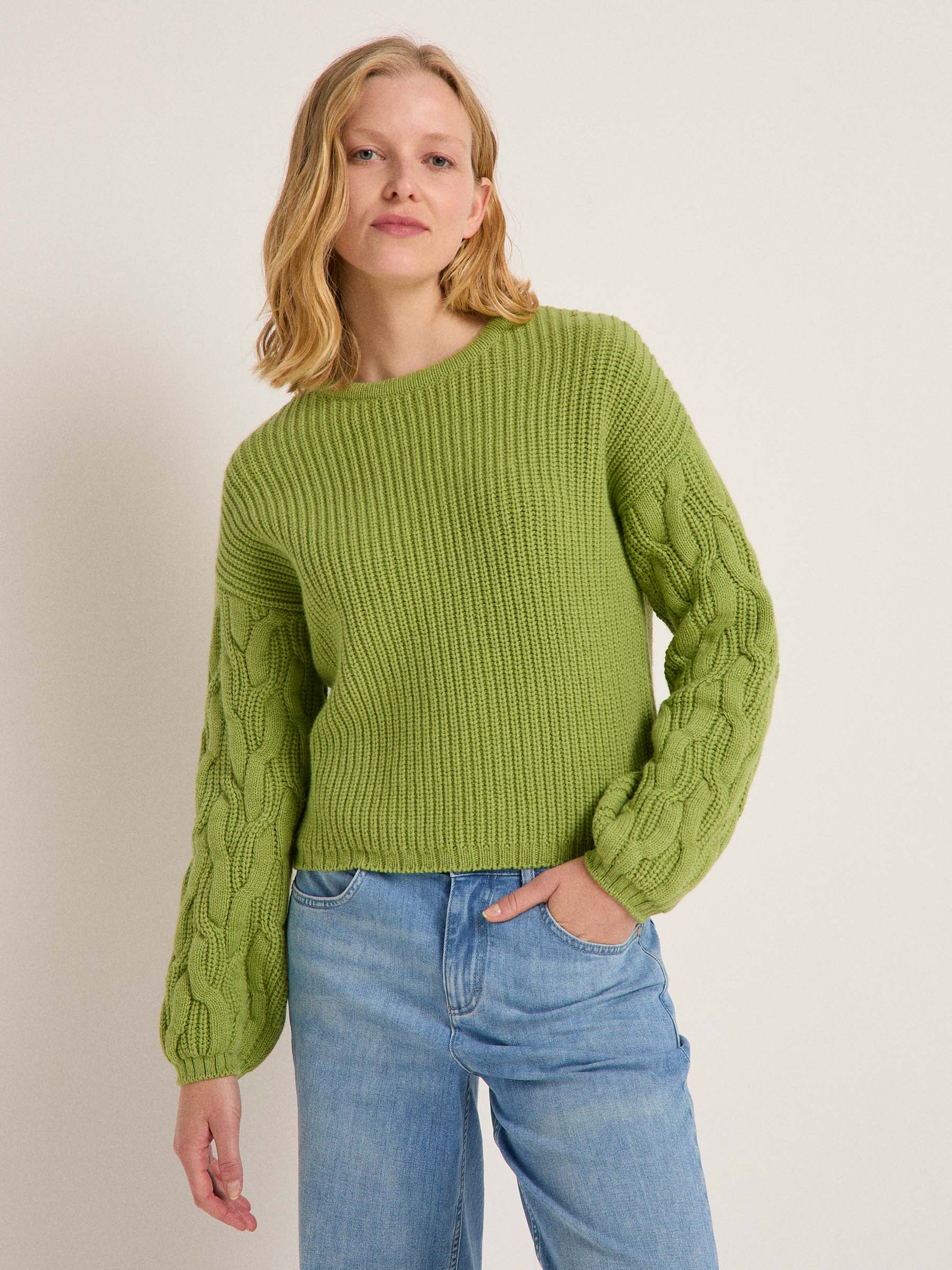 Cable-knit sweater (GOTS)