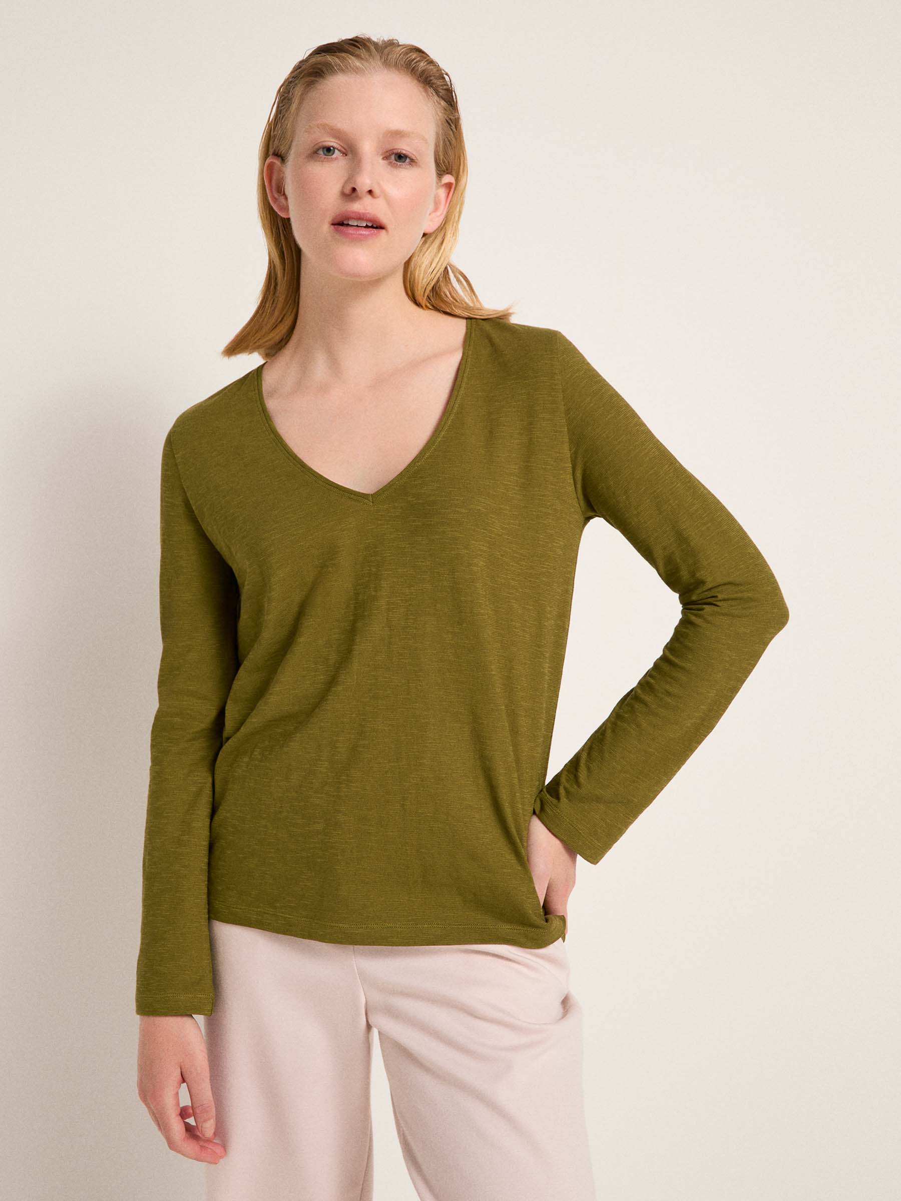 Shirt mit V-Ausschnitt (GOTS)