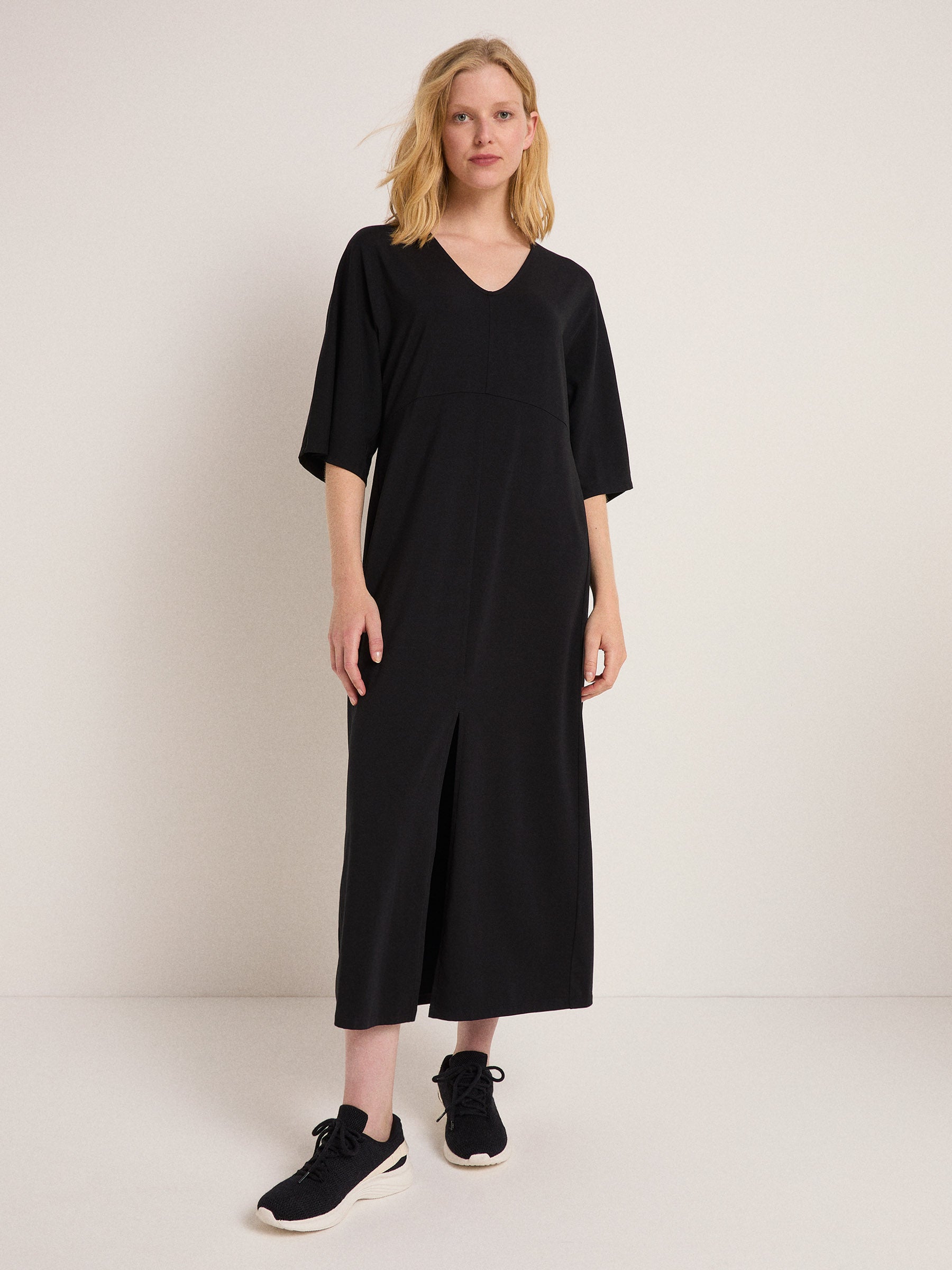 Dress with slit (OCS)