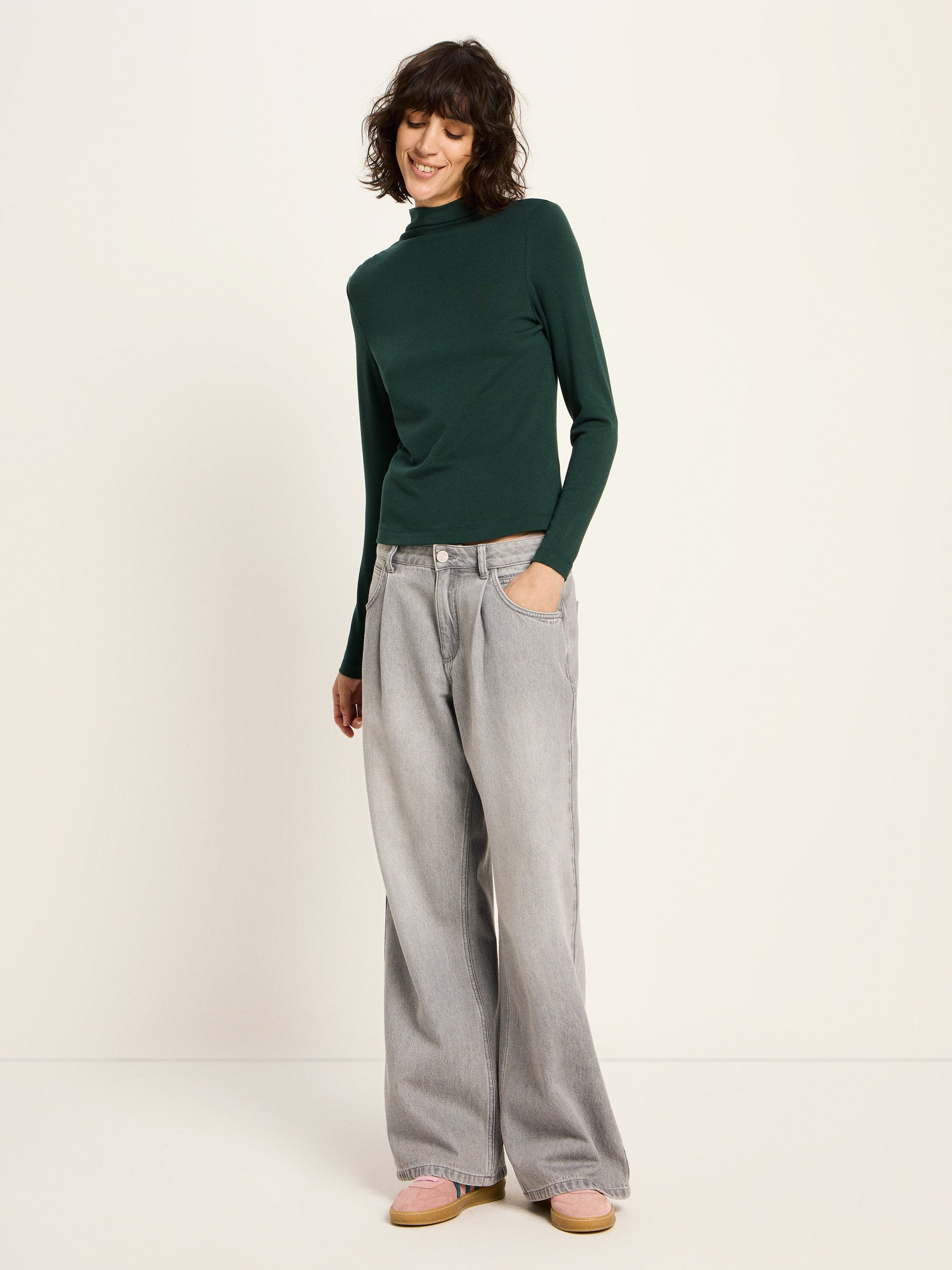 Shirt with stand-up collar
