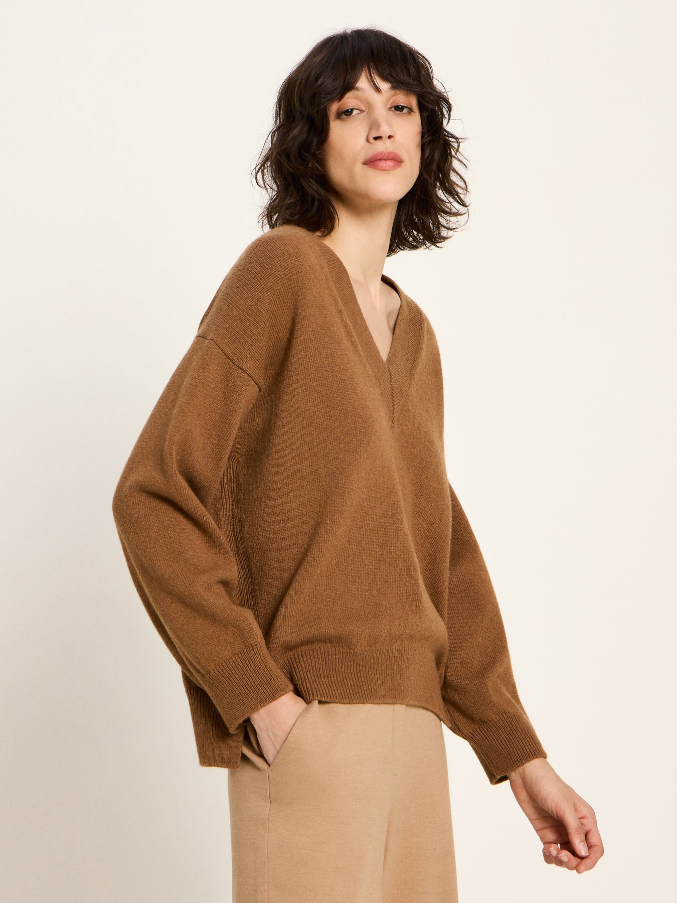 V-neck sweater (GOTS)