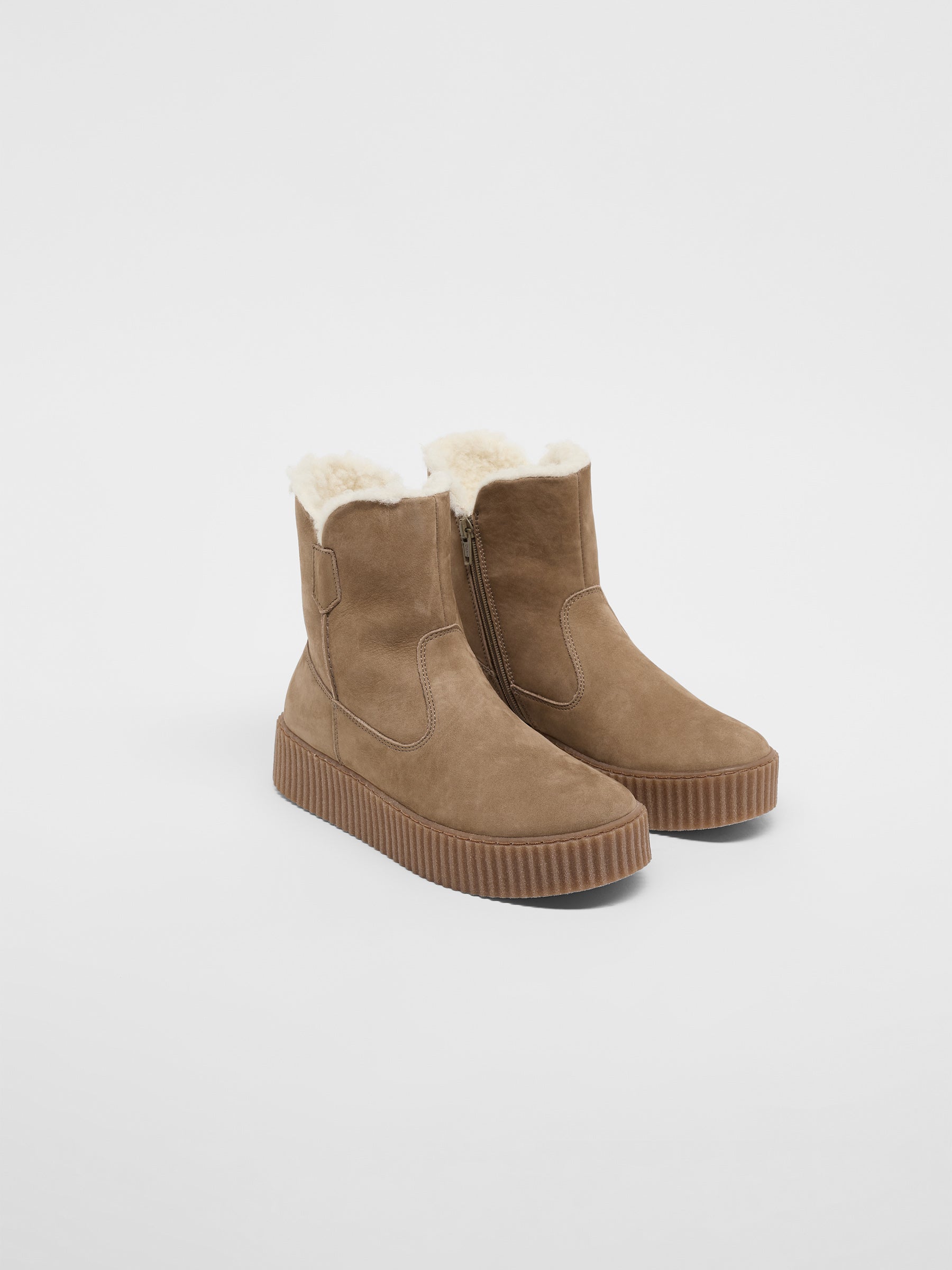 fur boot
