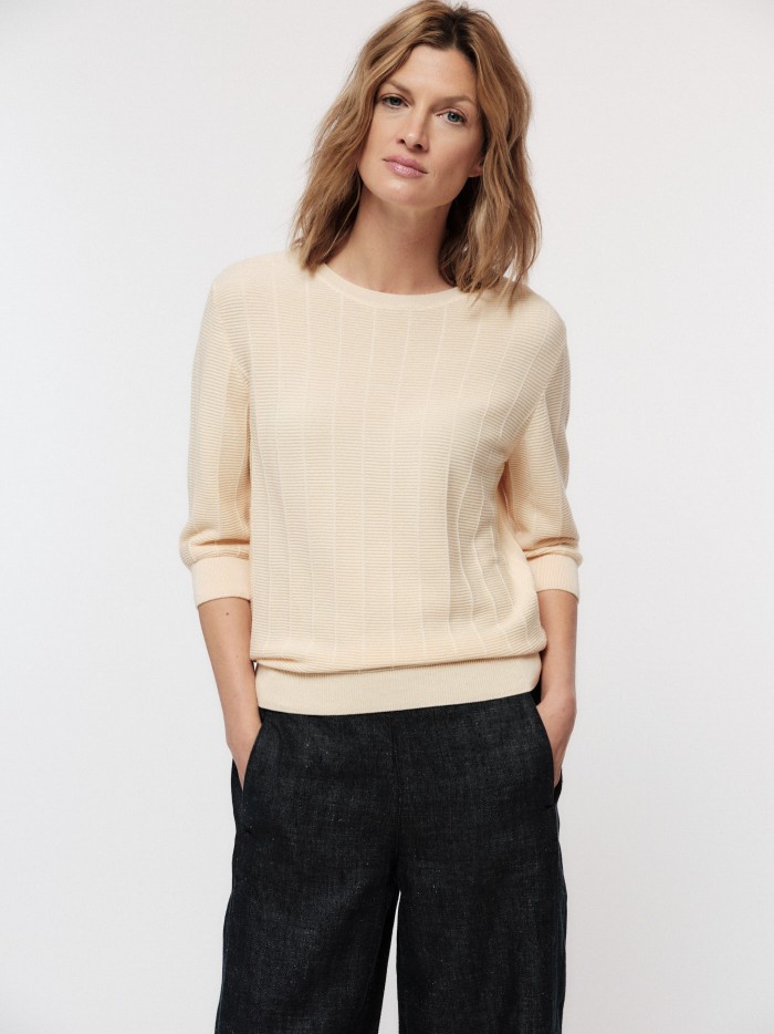Short sleeve sweater with structure in organic cotton