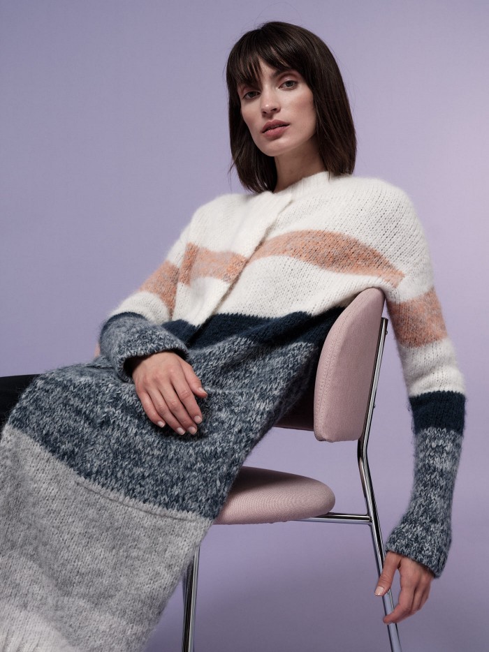 Soft knitted coat with colourblock in alpaca wool