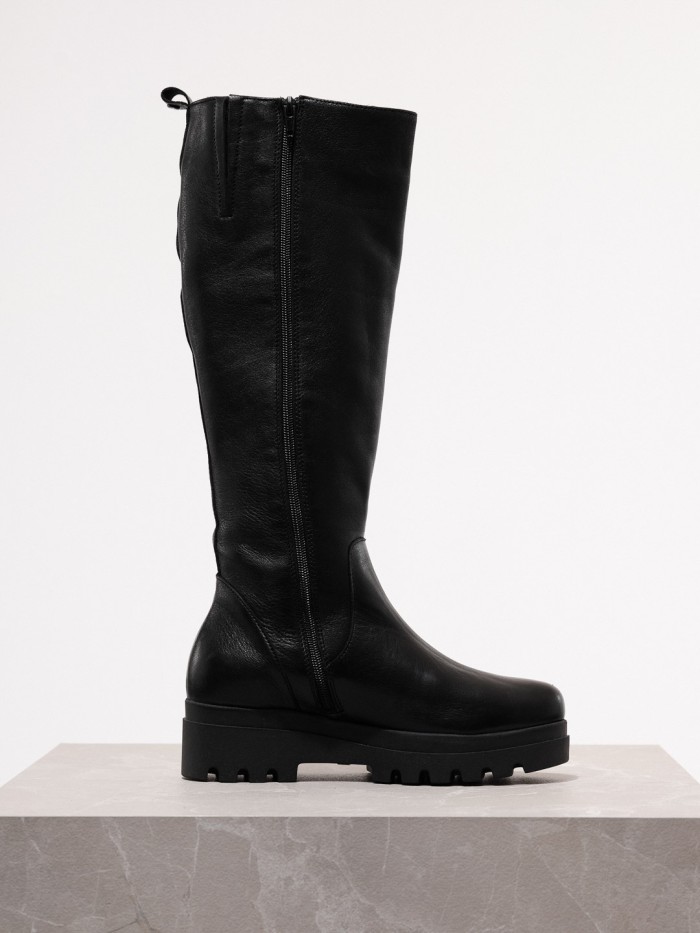 High boots from vegetal tanned leather - black