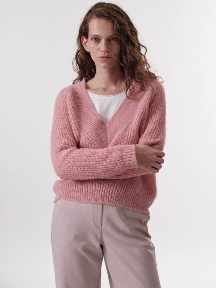 High quality V-neck sweater in alpaca wool