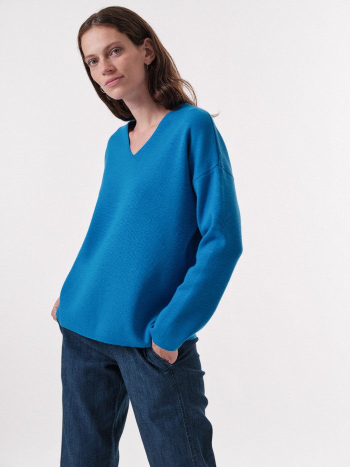 Sweater with v-neck - lagoon blue